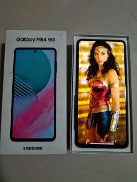 Galaxy M54 5G - 128GB 8x8 de RAM impecável sem marcas de uso