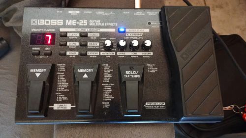Pedal de Guitarra Boss ME-25
