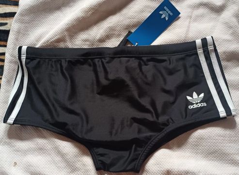 Sungas Adidas - Tamanho P - Preta