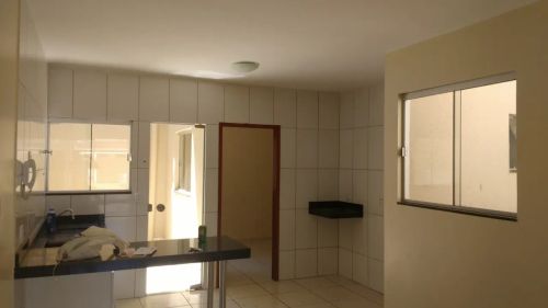 Setor Coimbra Aluga Casa Térrea 2 Suítes 2 vagas Garagens -Tratar WhatApp Nayane Descrição
