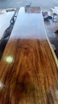 Mesa de madeira maciça