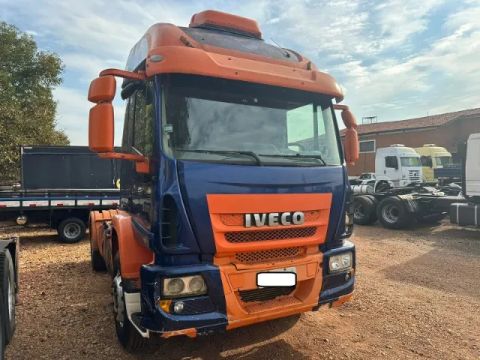 Iveco  Cursor 330  4x2   ano  2011 