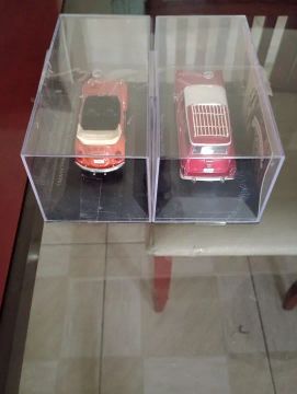 Carros de Brinquedo Miniatura em Vitrine - Coleção Clássica