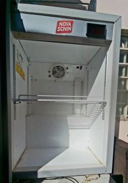 Geladera espositora 220 Ltrs
