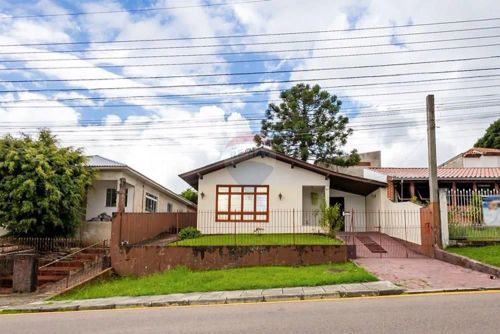 Casa à venda no bairro Tingui