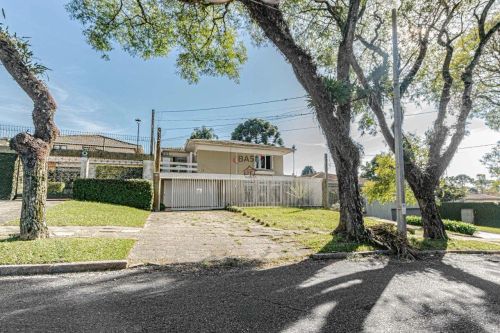 OPORTUNIDADE! CASA COM QUINTAL NO JARDIM SOCIAL (4 DORMITÓRIOS)