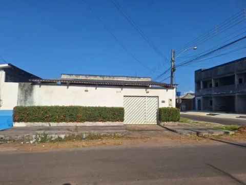 Casa com 04 suítes, no Marabaixo II 