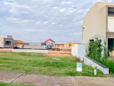 Lote em condomínio em Rodovia Engenheiro João Baptista Cabral Renno - Samambaia Parque Res