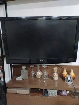 Tv  43 polegadas, com kit smart. 