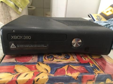 Console de Xbox 360S ( leia o anúncio)