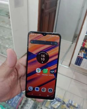 Celular Motorola E22 trincado