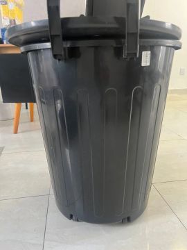 Lixeira com Rodas de 100L
