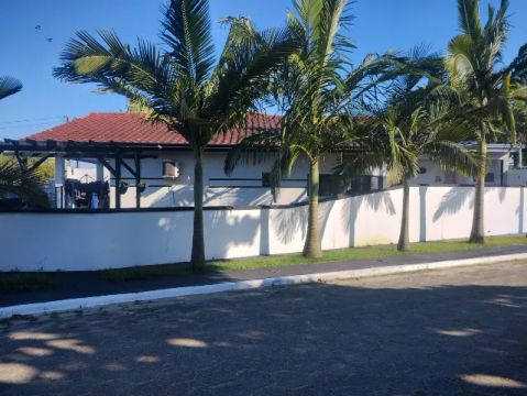 Casa perto mar 3 quartos com piscina e cinema