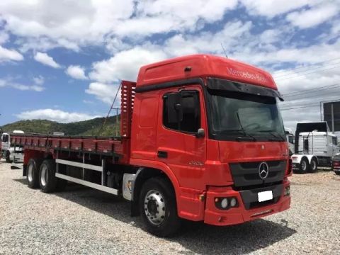 Mb atego 2426 6x2 carroceria 8,5m 2013