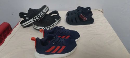 Kit de Sapatos para Bebê - Crocs, Adidas e Sandália, tamanho 20.21