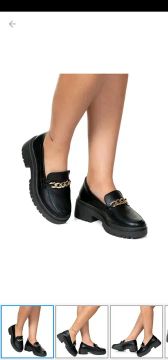 Sapato mocassin Feminina Preta com Detalhe em Corrente Dourada