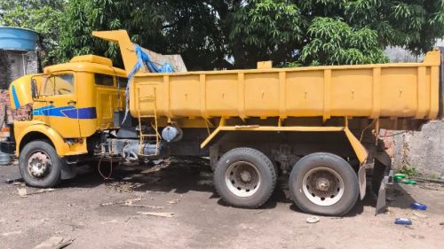 VENDO CAÇAMBA MERCEDES 1518 NOVINHA 