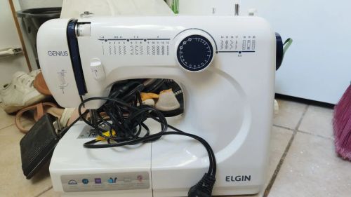 Máquina de Costura Elgin Genius - Semi Nova