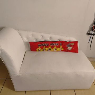 Sofá Branco de 2 lugares