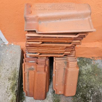 28 unidades Telha Romana de Cerâmica Resinada 23,6cmx40cmx40mm Vermelho Resinado