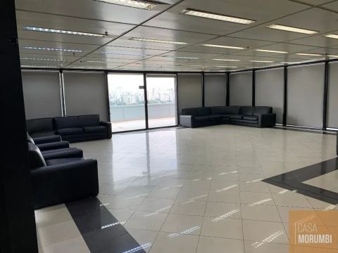 Sala comercial para locação no Itaim Paulista com 598m², 2 banheiros e 14 vagas!
