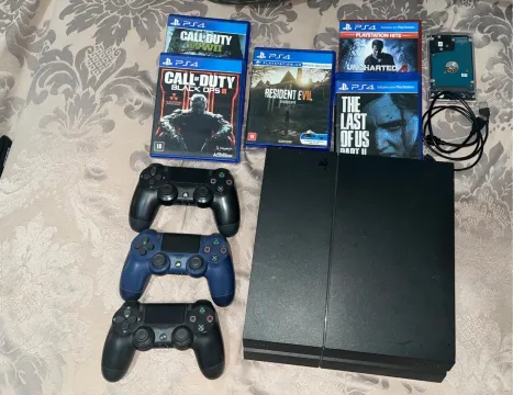 Playstation 4 com Jogos e Controles