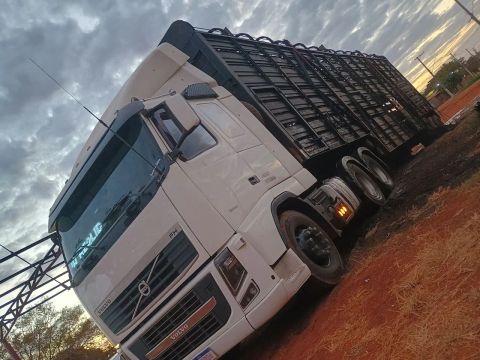Volvo FH 460 6x2 série limitado