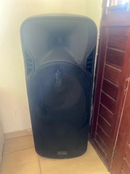Caixa de som Acústica Ativa 2x15" 400W Bluetooth 