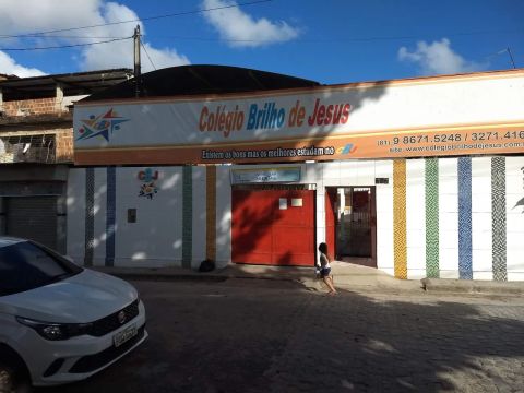 Prédio era uma escola 