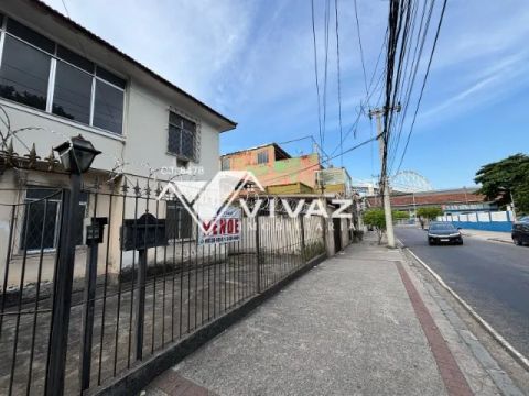 Ótimo Apartamento Térreo com 03 Quartos no Engenho de Dentro 