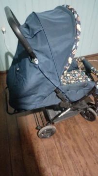 Carrinho de bebê em bom estado