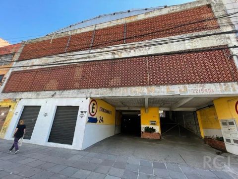 Prédio comercial na Av João Pessoa, divisa Bairro Cidade Baixa e Farroupilha, em Porto Ale
