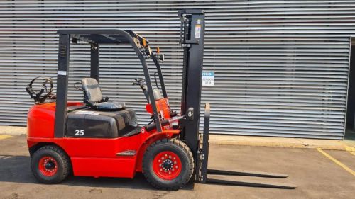 Empilhadeira Nova 2,5Ton Gasolina/glp Duplex 3,70mts com deslocador lateral 5x sem juros!