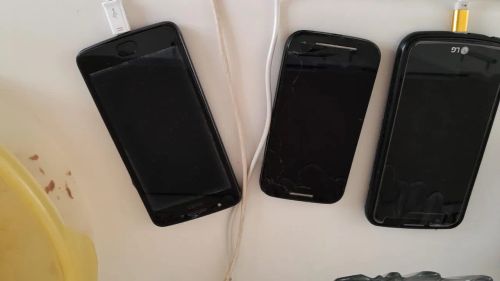 Vendo celular LG E MOTOROLA 