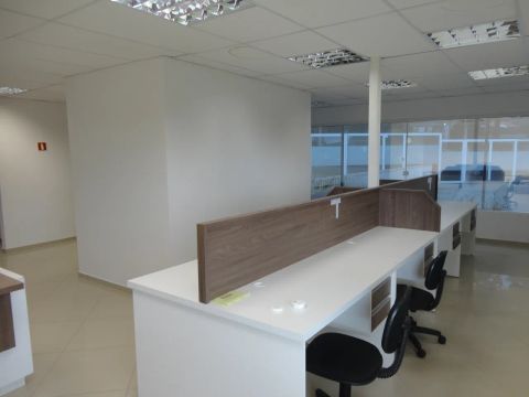 Casa para venda possui 423 metros quadrados com 5 quartos em Ahú - Curitiba - PR