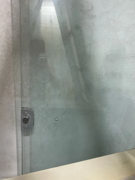 Porta de vidro com fechadura