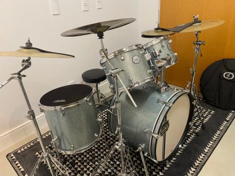 Bateria Mapex Voyager com pratos Zildjian