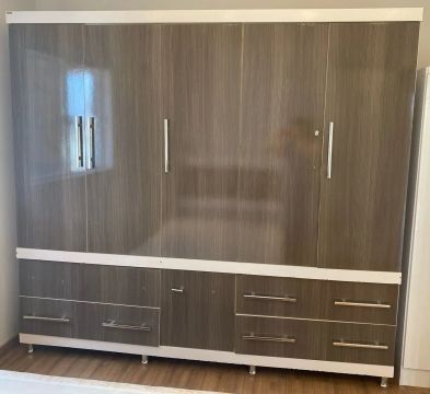 Vendo - Guarda-roupa 5 Portas c/ Gavetas