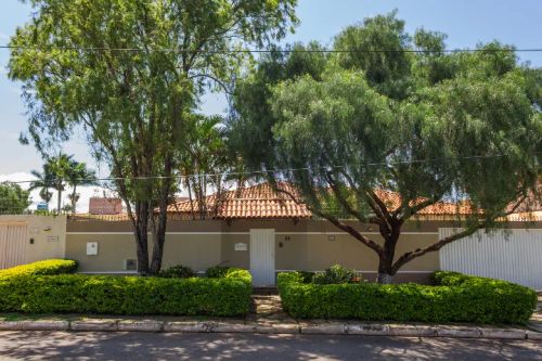 Casa térrea espaçosa no Taquari 4 suítes c/ piscina 