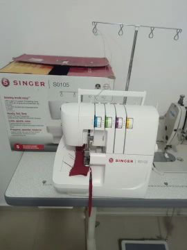 Máquina de costura Singer overlok 