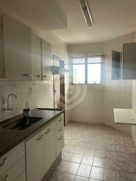 Apartamento Edifício Araucária dois quartos sendo 1 suíte - 1 vaga de garagem.