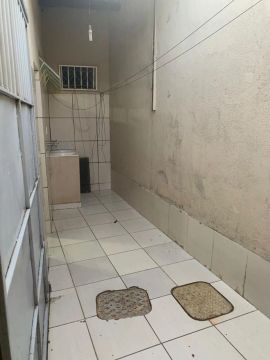 Alugo casa sozinha no lote