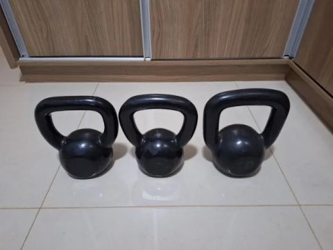 Conjunto de Pesos fittness Kettlebel (2 unidade de 8Kg e 1 unidade de 10 Kg)