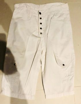 Bermuda de de marca. Semi-Nova. Estilosas, Importadas e Originais. Somente Venda R$ 50,00 