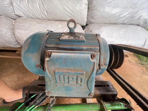 Motor Elétrico Trifásico 3CV 4 Polos Weg 220/380V Blindado