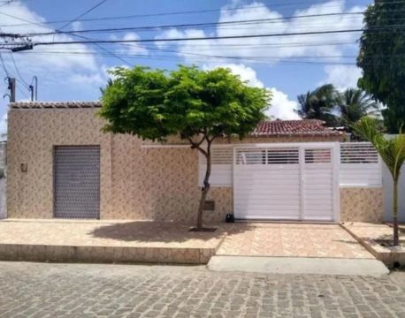 Casa com ponto comercial 