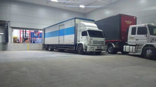 Volkswagen worker 15180 baú de 11 metros , reduzido