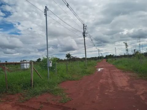 Vendo área de 30.000 metros quadrados com casa em acabamento