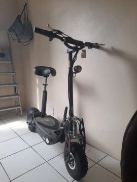 Scooter elétrica 