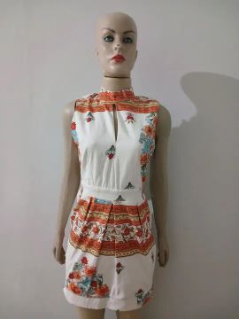Vestido estampado com flores 